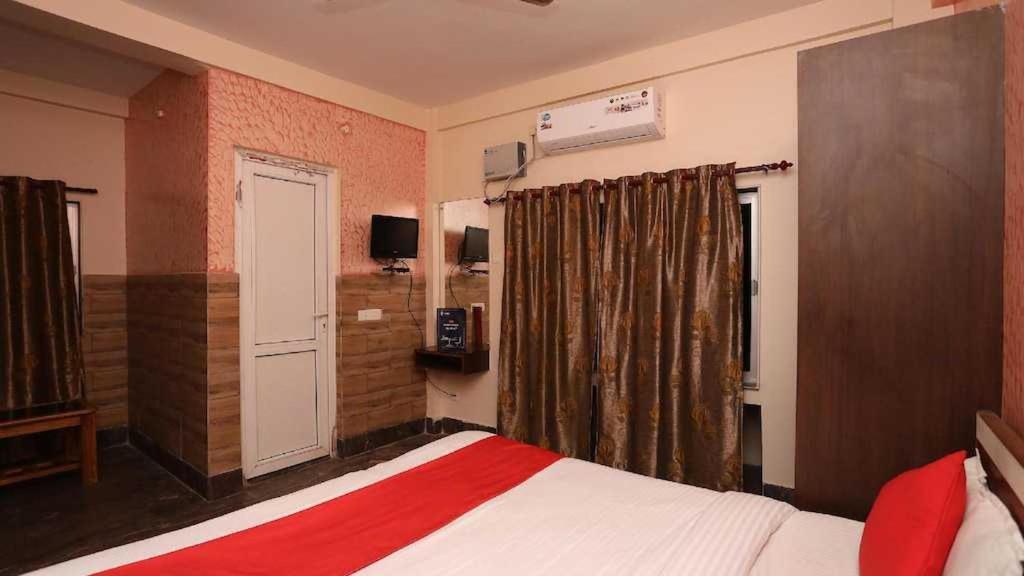 Hotel Oyo Royal Ruby Enclave à Purî Extérieur photo