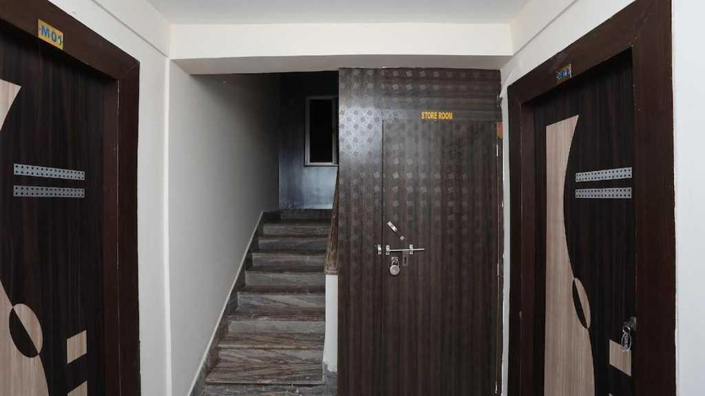 Hotel Oyo Royal Ruby Enclave à Purî Extérieur photo